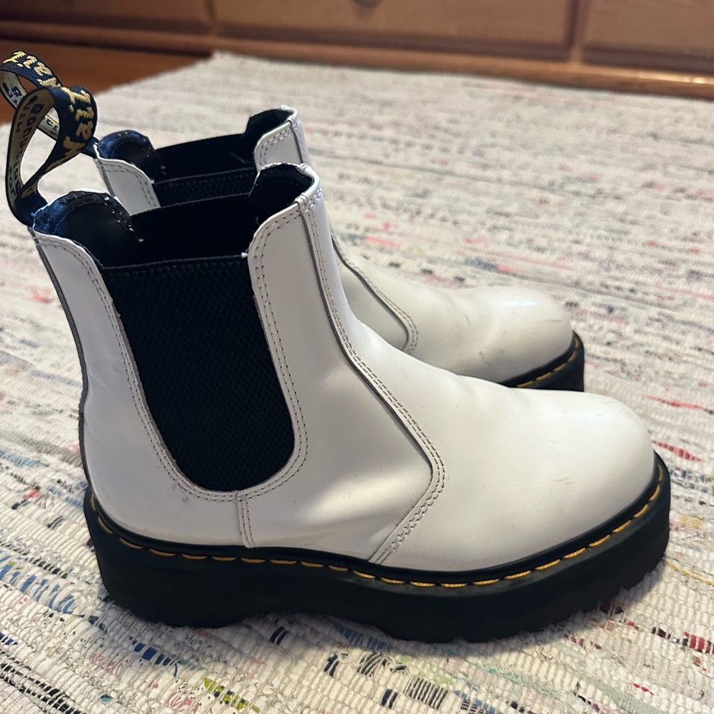 Dr. Martens 2976 Quad White Chelsea Boots size 9